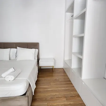 Seasons Apartment's Apartment *