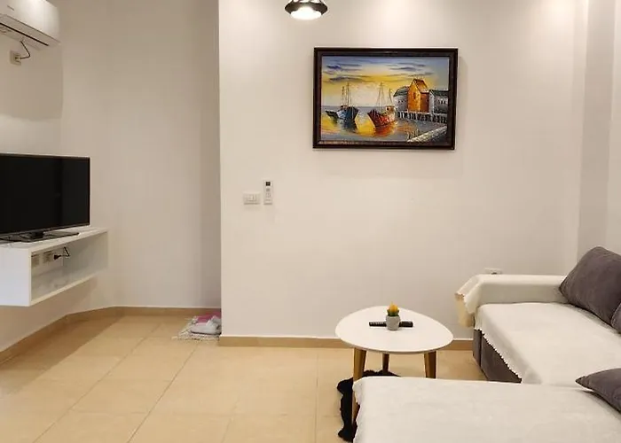 Seasons Apartment's * Влёра